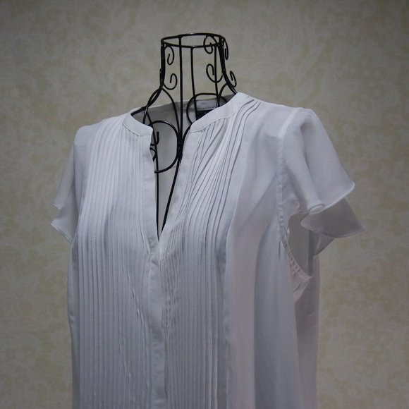 Covington White Flutter Sleeves VNeck Button Close Blouse -L - Picture 7 of 12